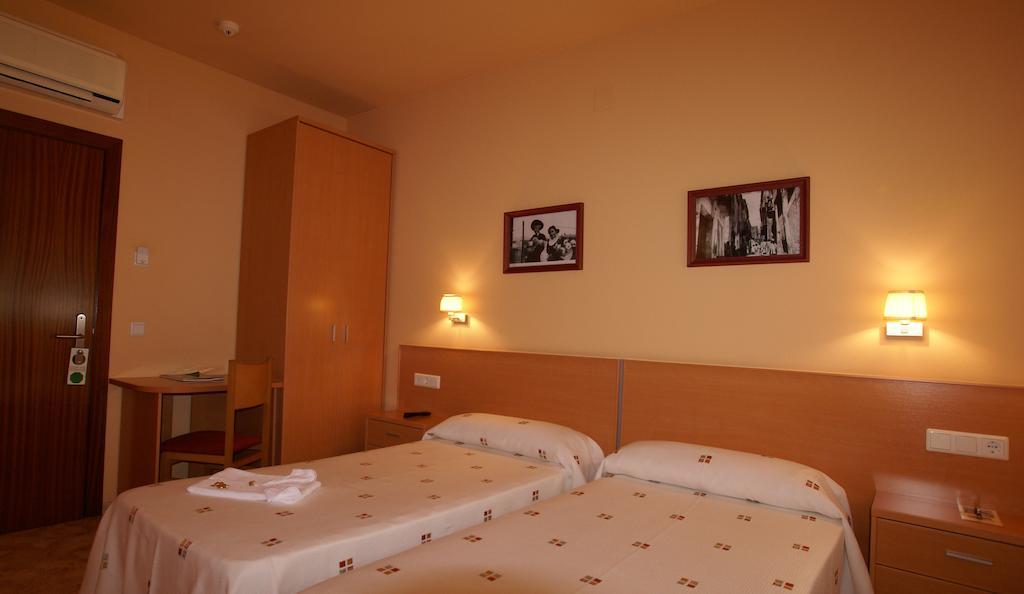 Hotel Mont-Roig Zewnętrze zdjęcie